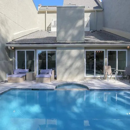 7 Genoa Court Villa